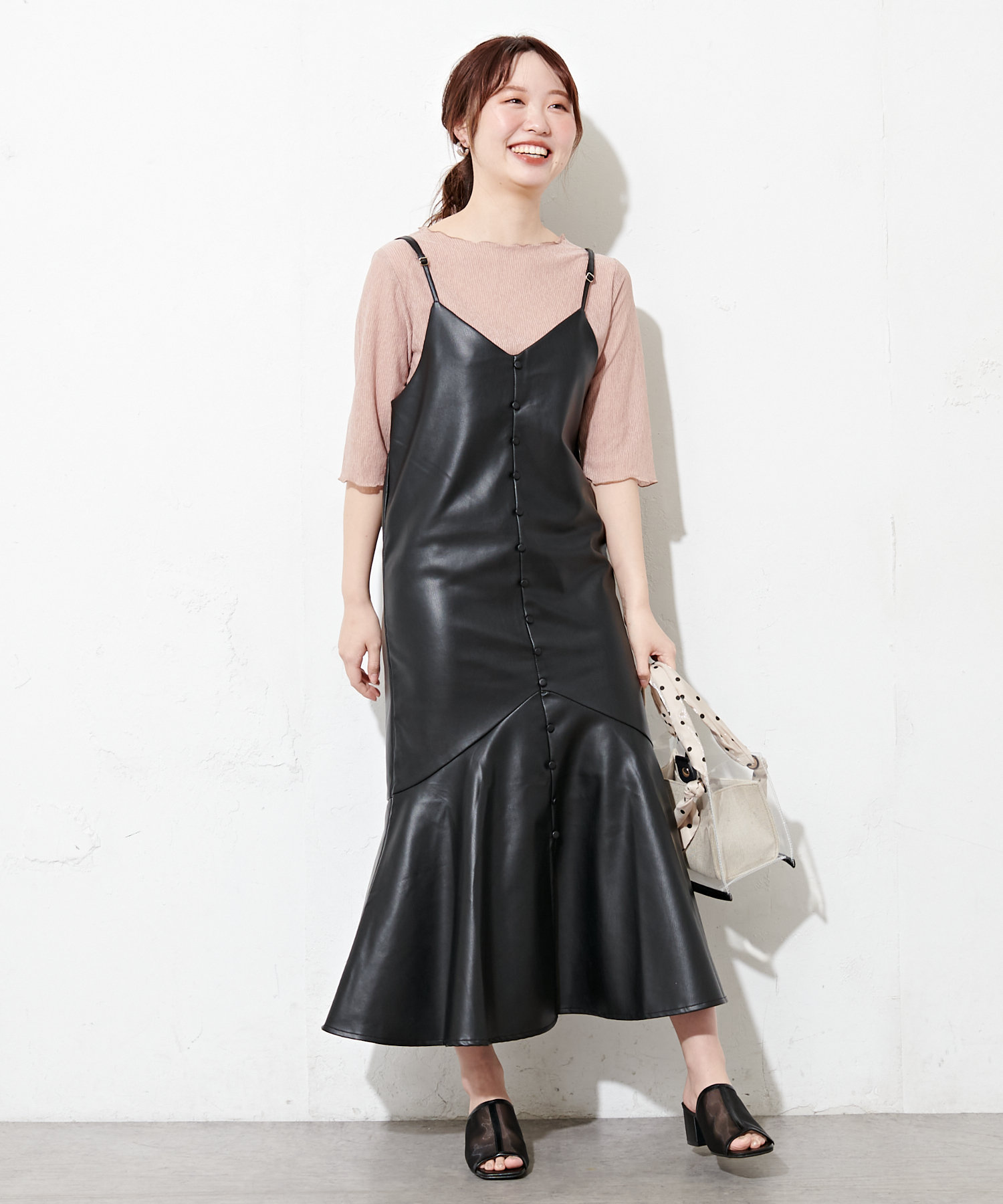 natural couture(ナチュラルクチュール) 【WEB限定】フェイクレザーチビ釦キャミワンピース