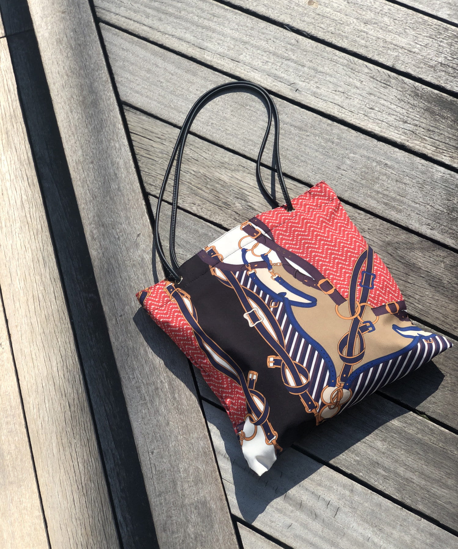 un dix cors(アンディコール) 【メインバッグとしておすすめなデザイン】スカーフ柄トートバッグ