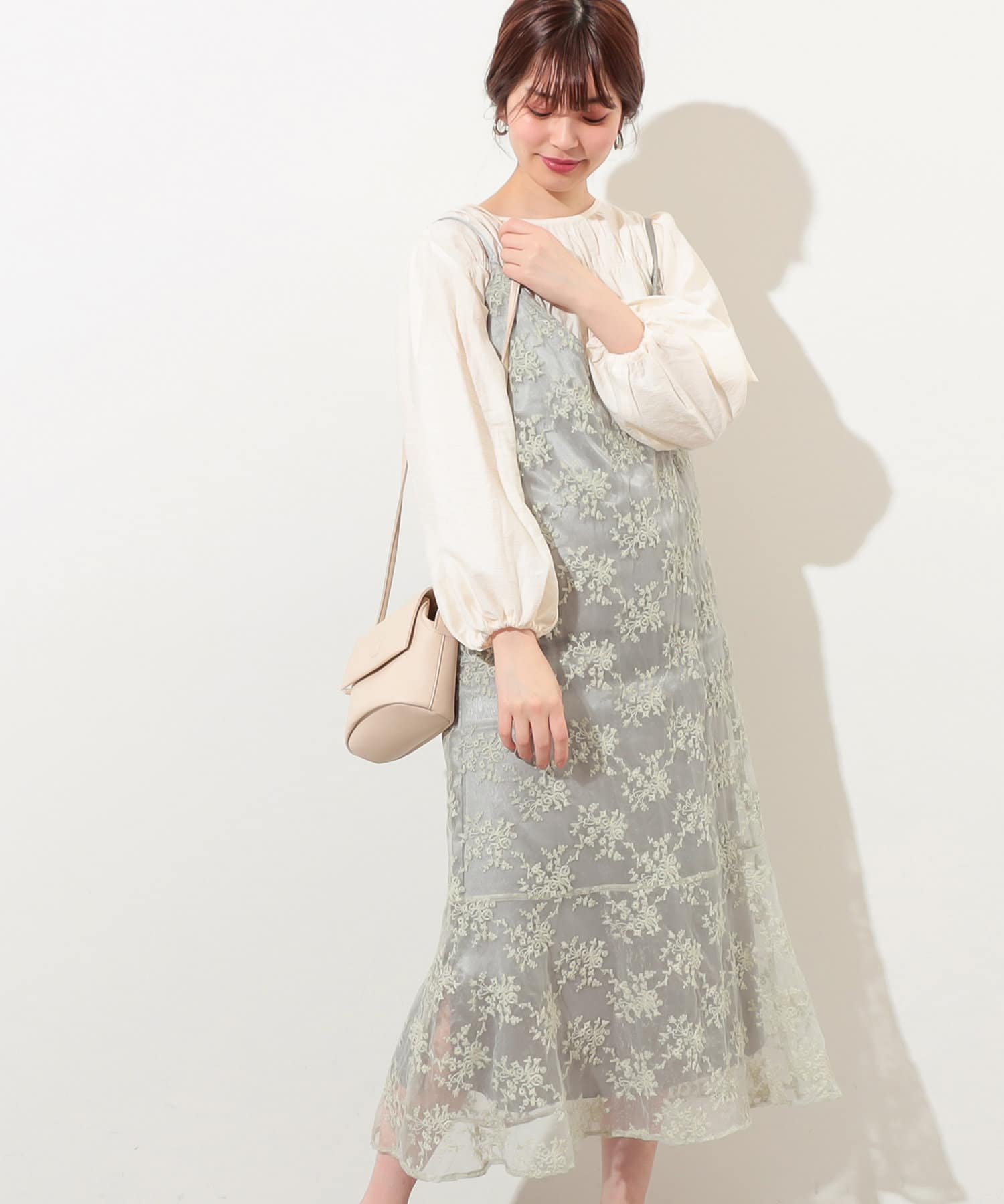 natural couture(ナチュラルクチュール) オーガンジー刺繍キャミワンピース