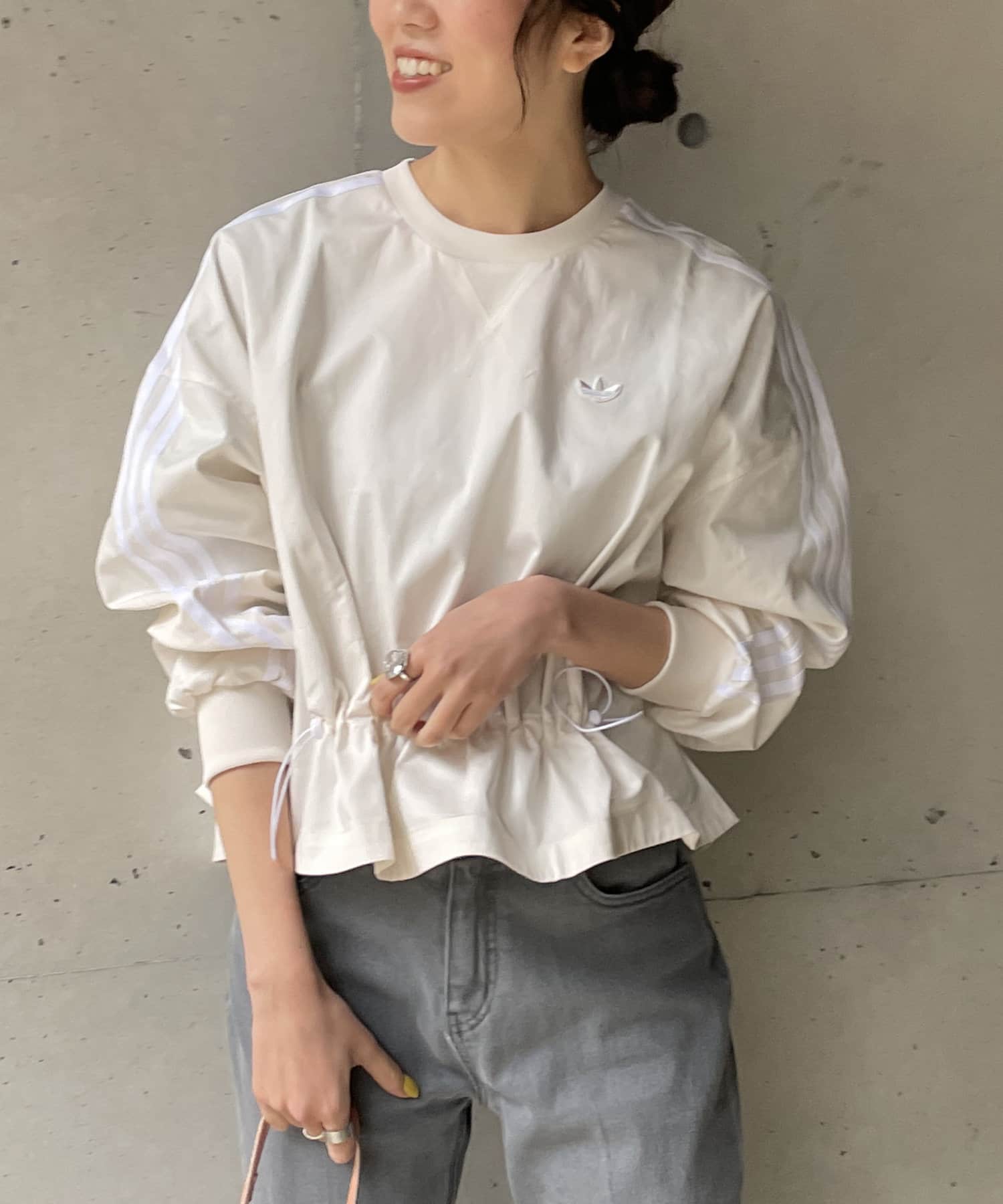 Web限定 Adidas アディダス フロントフリルプルオーバー Capricieux Le Mage カプリシュレマージュ レディース Pal Closet パルクローゼット パルグループ公式ファッション通販サイト
