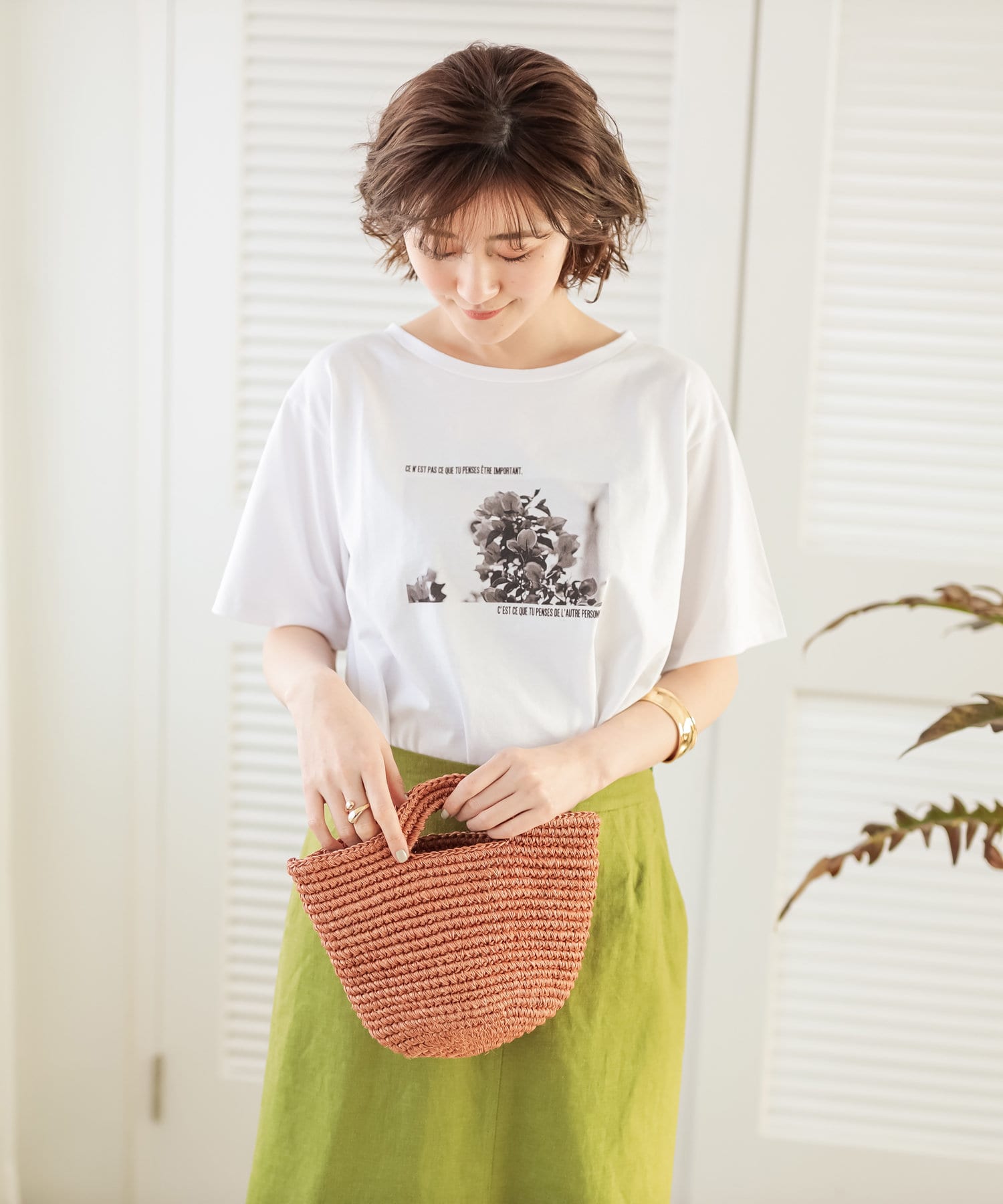 トレンドライクな着こなし 洗える モノクロフラワーフォトtシャツ Un Dix Cors アンディコール レディース Pal Closet パルクローゼット パルグループ公式ファッション通販サイト