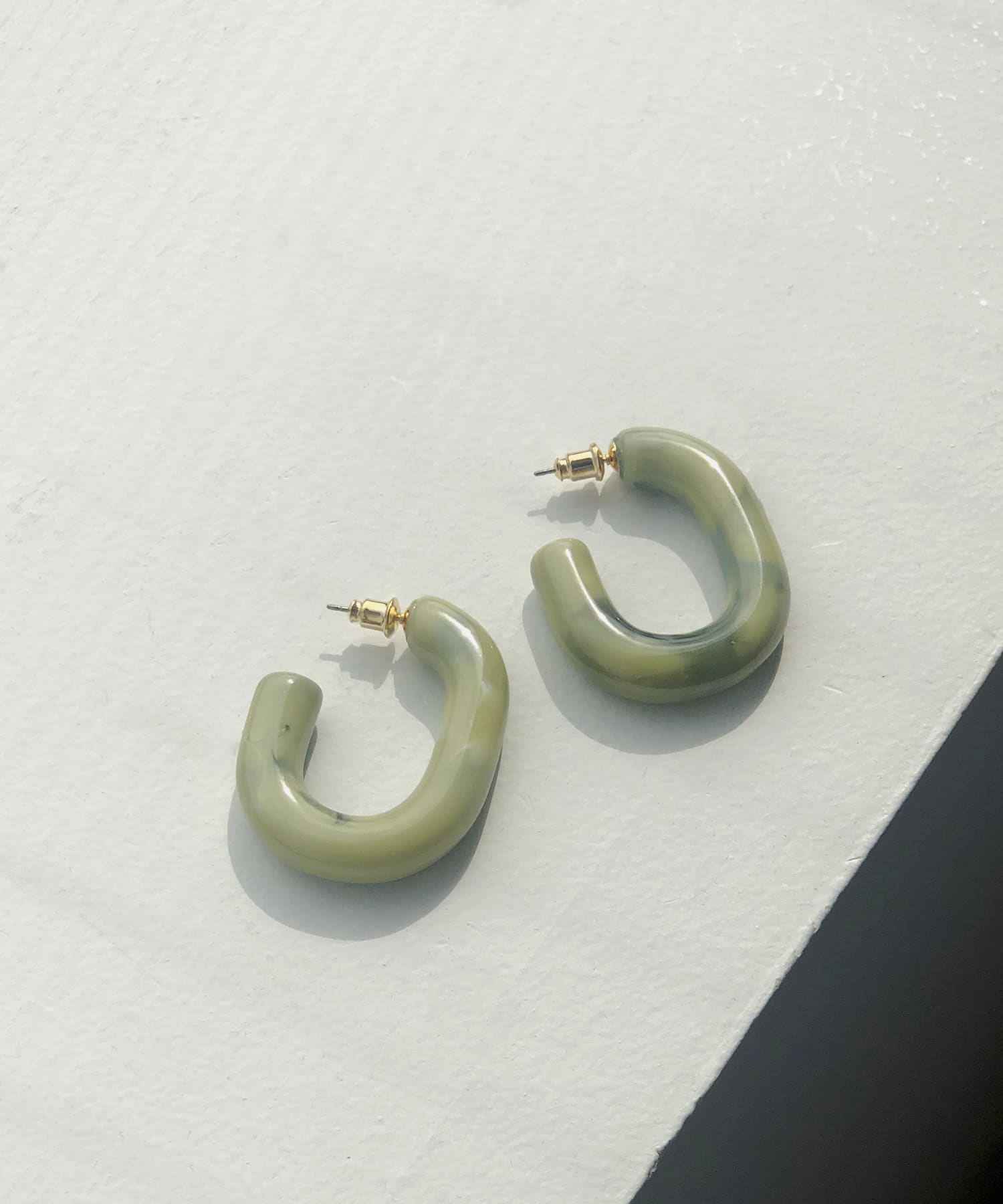 人と差がつく華やかなカラー マーブルカラーピアス Un Dix Cors アンディコール レディース Pal Closet パルクローゼット パルグループ公式ファッション通販サイト