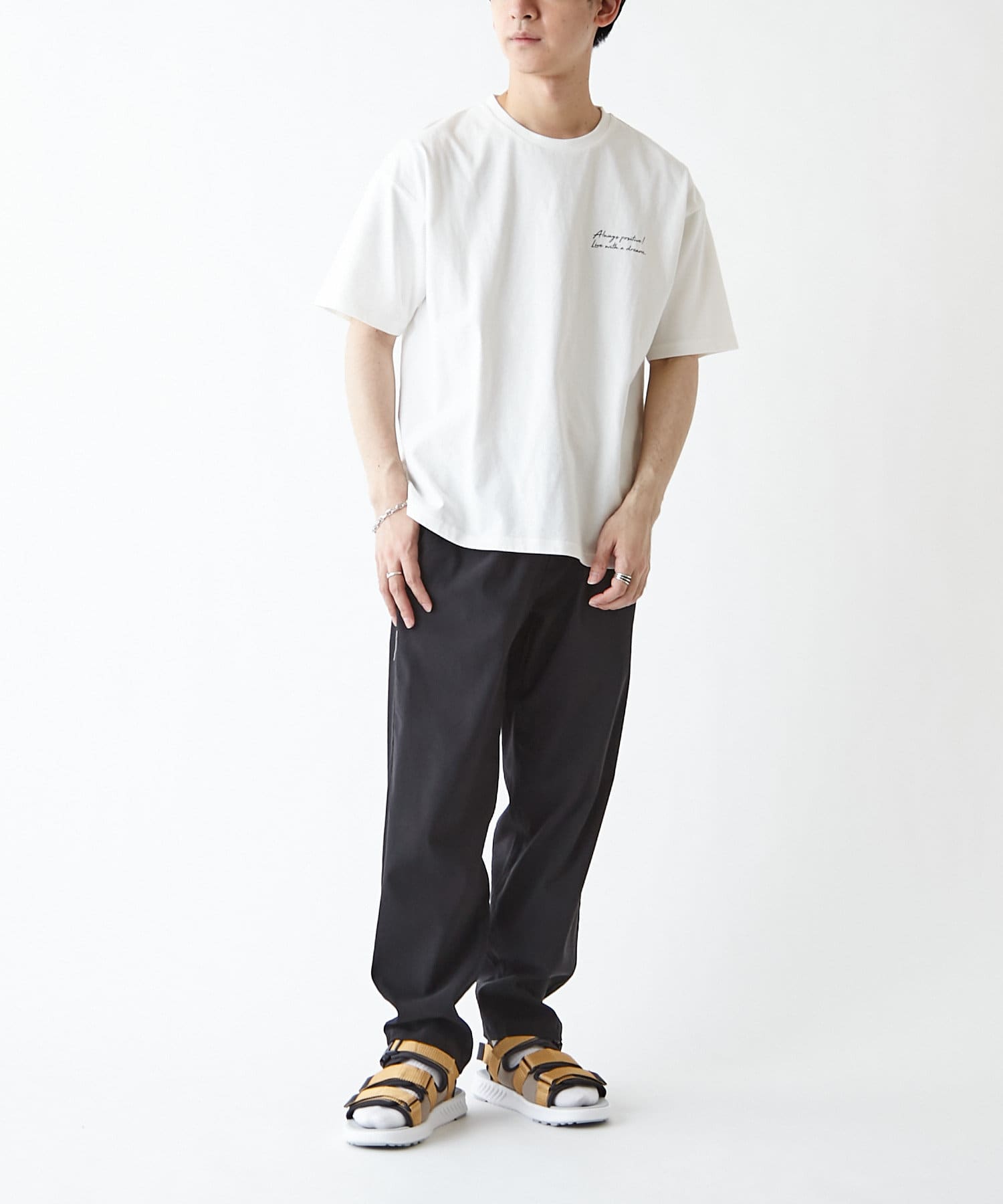 ユニセックスで着用可能 チルアウトイラストプリントtシャツ Discoat ディスコート メンズ Pal Closet パルクローゼット パルグループ公式ファッション通販サイト