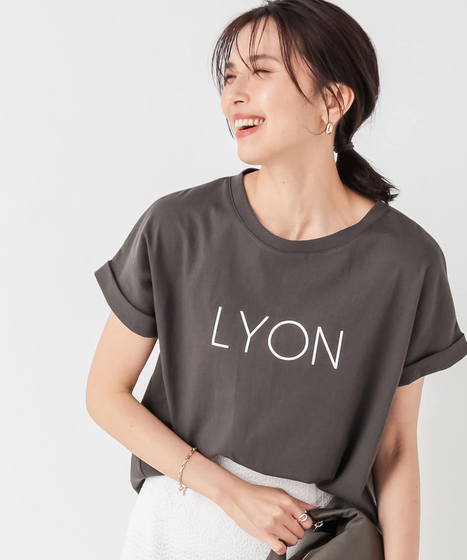 動画付き 華奢なロゴで大人な印象に 洗える Lyon半袖tシャツ Rive Droite リヴドロワ レディース Pal Closet パルクローゼット パルグループ公式ファッション通販サイト