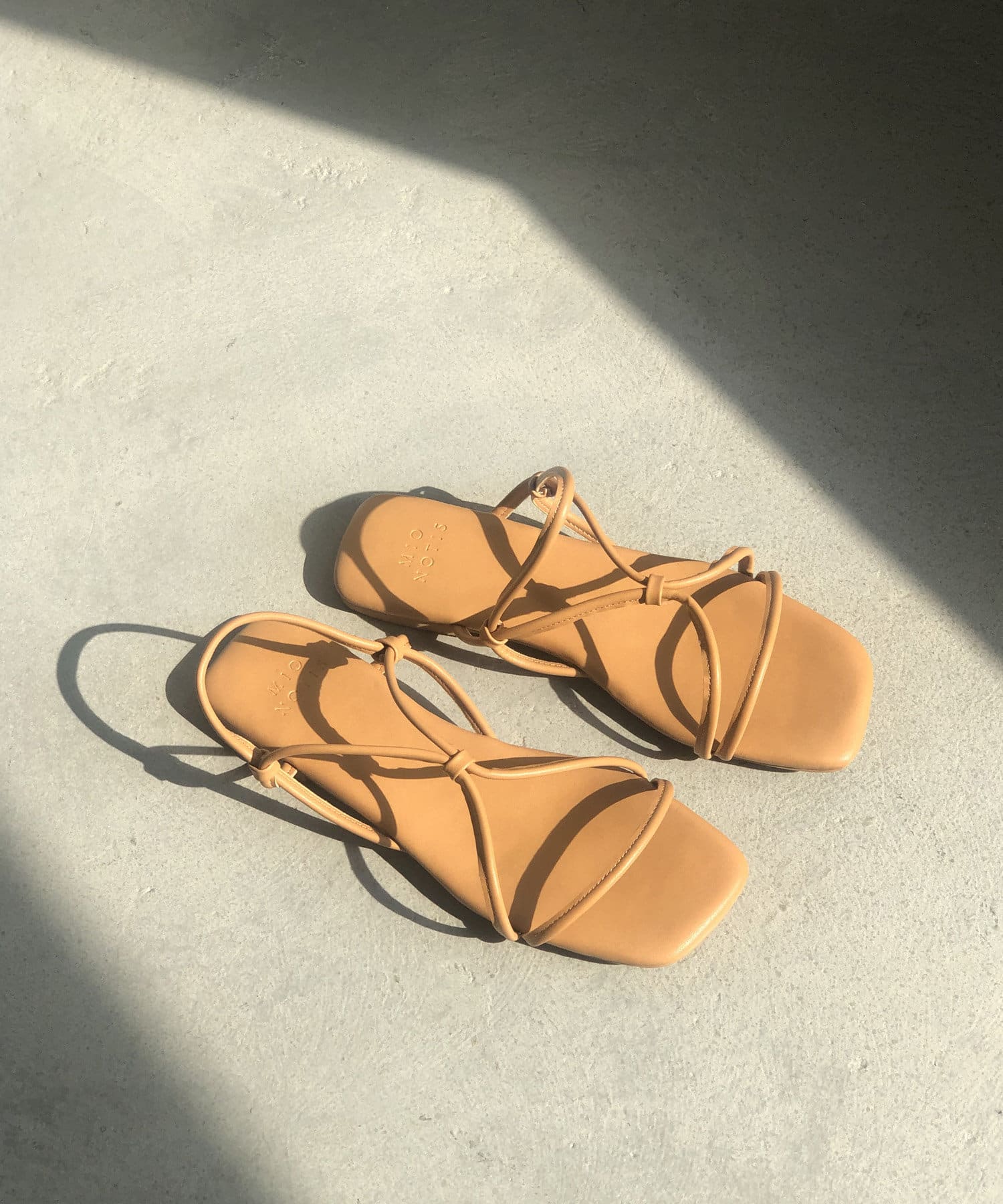 un dix cors(アンディコール) 【mionotis(ミオノティス)】ストラップサンダル