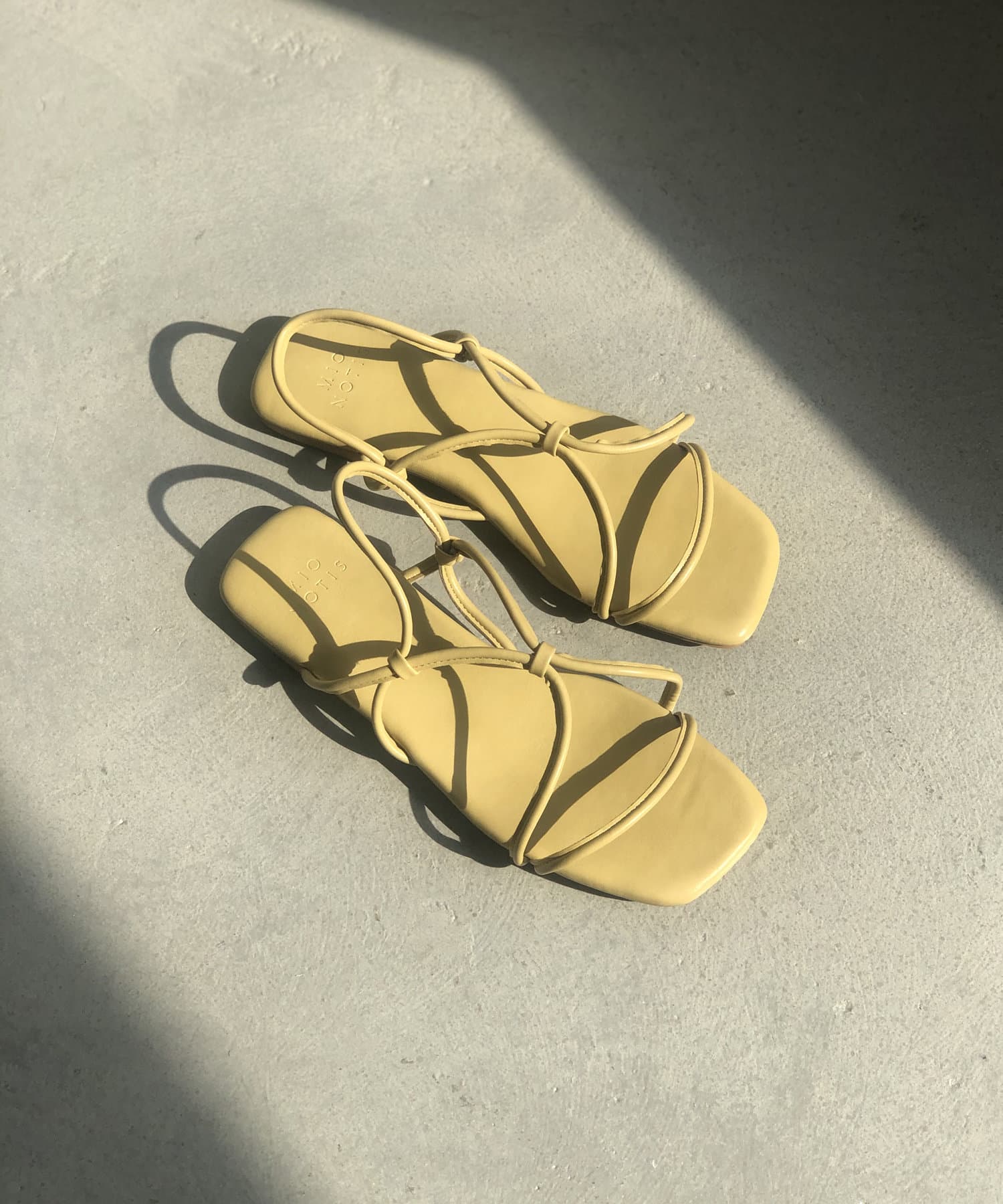 un dix cors(アンディコール) 【mionotis(ミオノティス)】ストラップサンダル