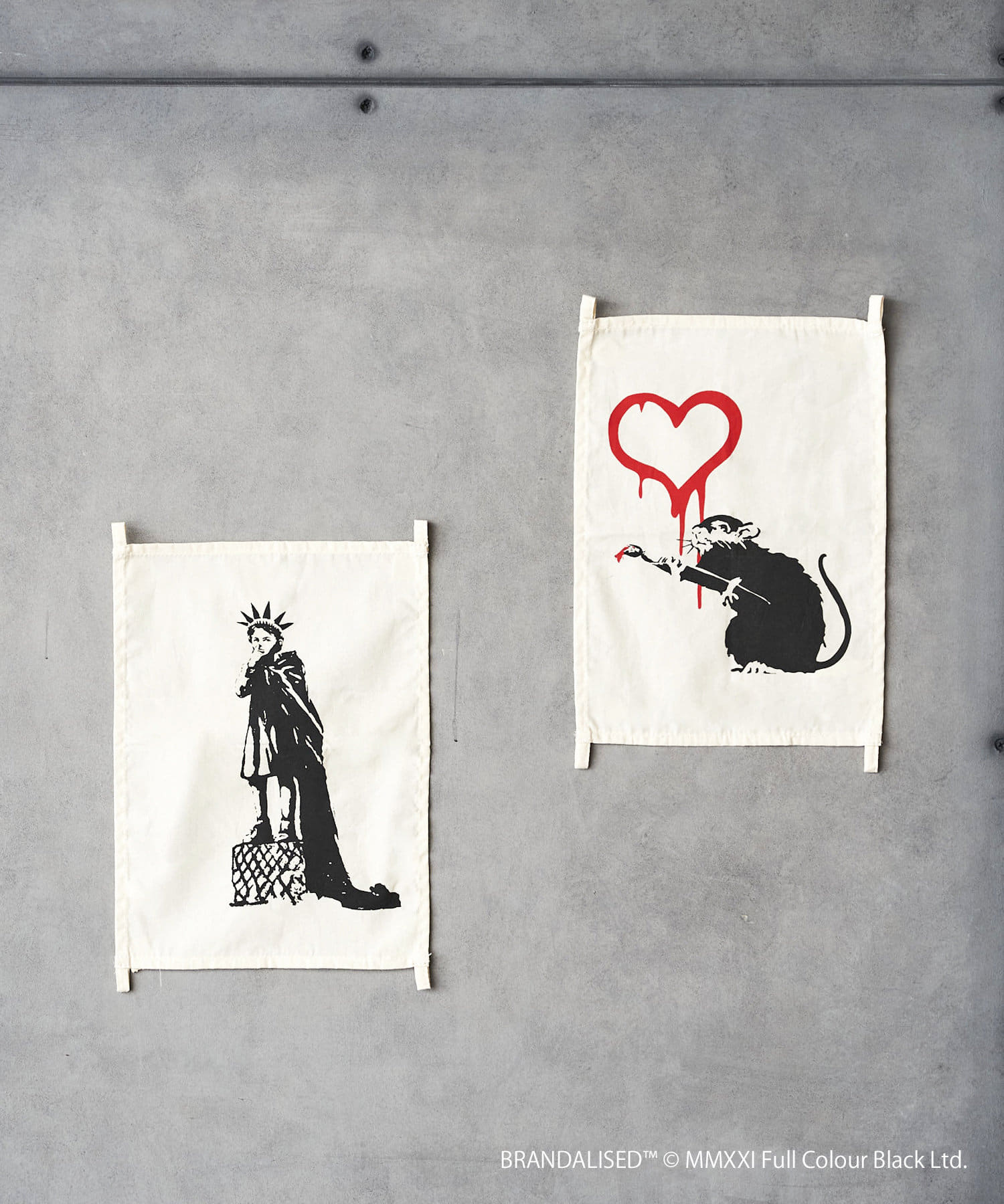 Banksy S Graffiti ファブリックポスター S Asoko アソコ ライフスタイル Pal Closet パルクローゼット パルグループ公式ファッション通販サイト