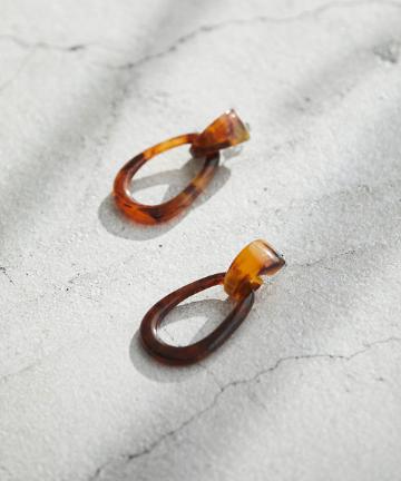 オーバルレジンピアス