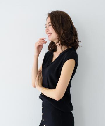 Vネックノースリーブニット