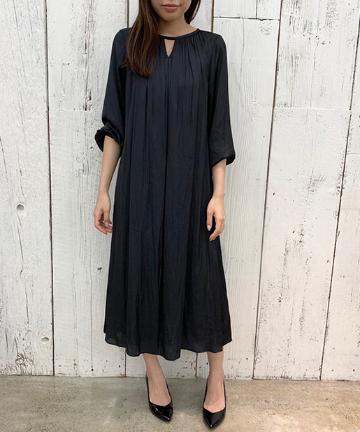 サテンギャザーワンピース