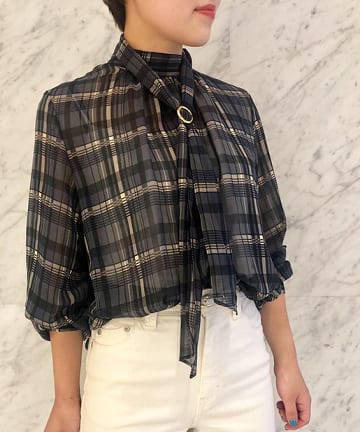 チェックタイブラウス