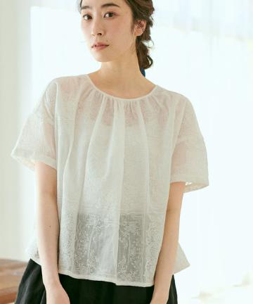 ハンカチ刺繍プルオーバーブラウス