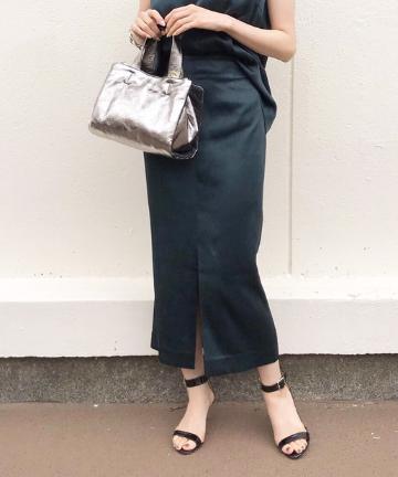 サテンタイトスカート