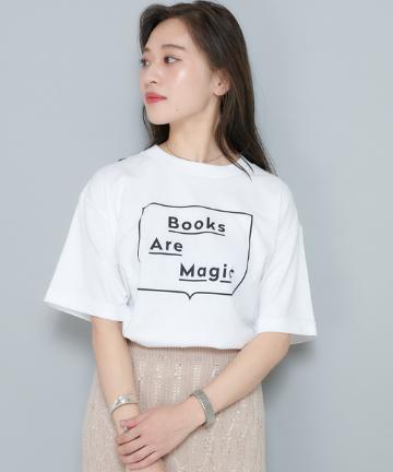 【BOOKS ARE MAGIC/ブックスアーマジック】ロゴプリントTシャツ