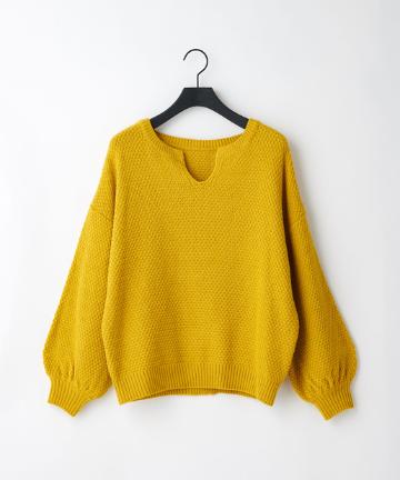 カシミヤタッチバスケット編みキーネックプルオーバー