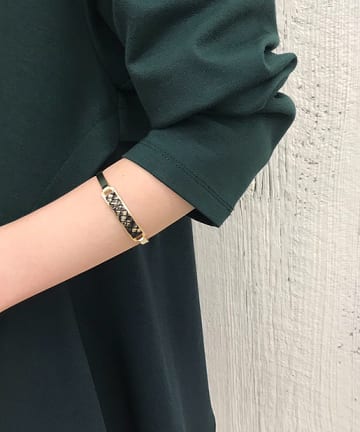 【a.v.max】レザーコンビブレス