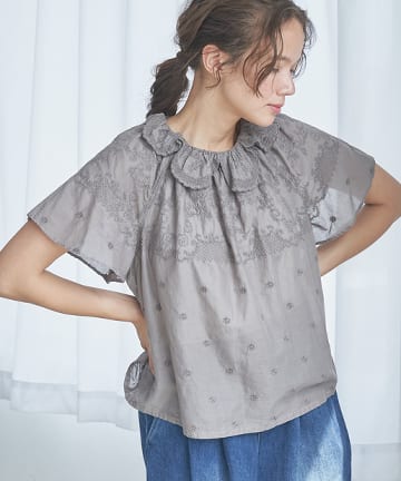 クロス刺繍プルオーバーブラウス