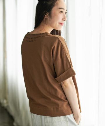 ロゴ刺繍ターンバックTシャツ