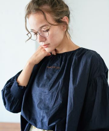 ロゴ刺繍袖シャーリングプルオーバーブラウス【日本製】