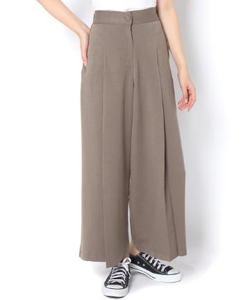 タックプリーツスラックス