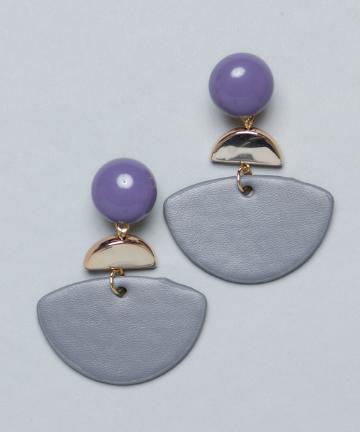 セミサークルピアス
