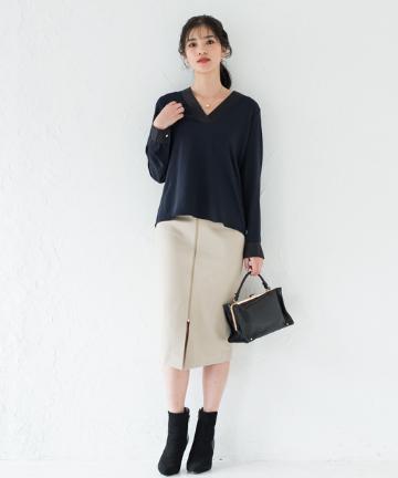 サテンVネックブラウス