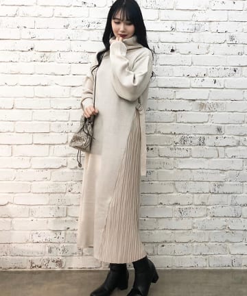 バルキーニットサイドプリーツ長袖ワンピース