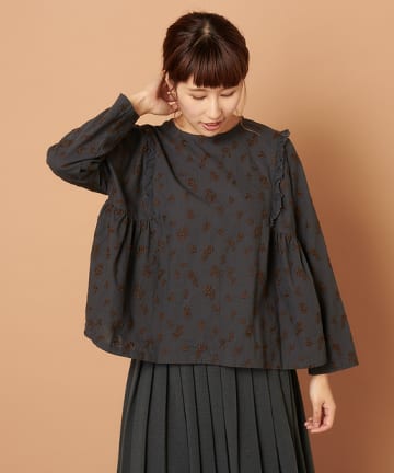 小花刺繍プルオーバーブラウス