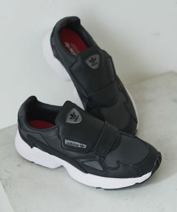 【adidas/アディダス】FALCON/スリッポン