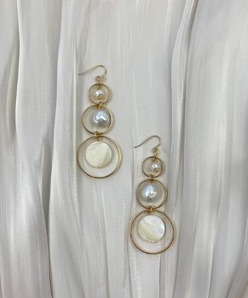 【a.v.max】3連パールピアス