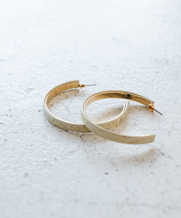 【a.v.max】アイボリーパターンピアス