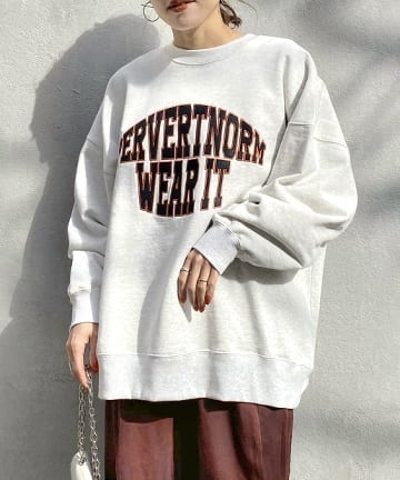PEREVERT NORMカレッジビッグシルエットロゴクルースウェット