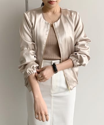 サテンブルゾン