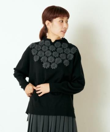 花刺繍ハイネックプルオーバー