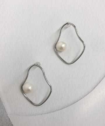 パール変形ピアス