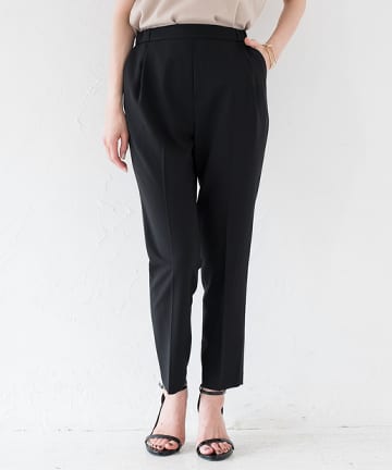 タックテーパードパンツ