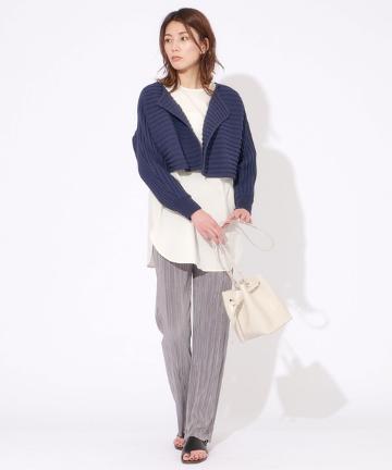 【手洗い可】プリーツストレートパンツ