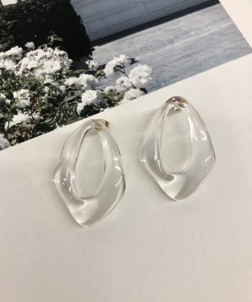 変形クリアピアス