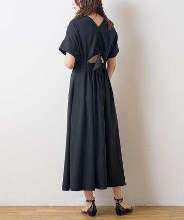 カットアウトワンピース