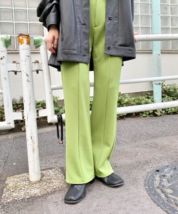 イージーカラーフレアパンツ