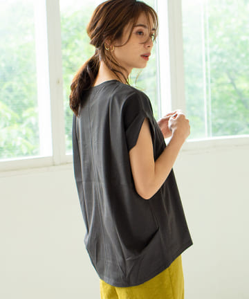 バックテールクルーネックカットソー