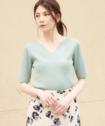 機能糸デコルテニット