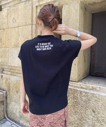 《WEB限定》【M・Lサイズ展開】バックロゴプリント空紡糸モックネックTシャツ