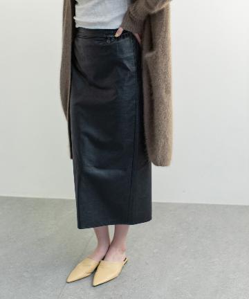 レザーペンシルスカート