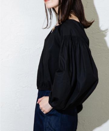 ピンタックボリュームショートブラウス