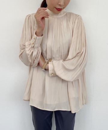 プリーツブラウス