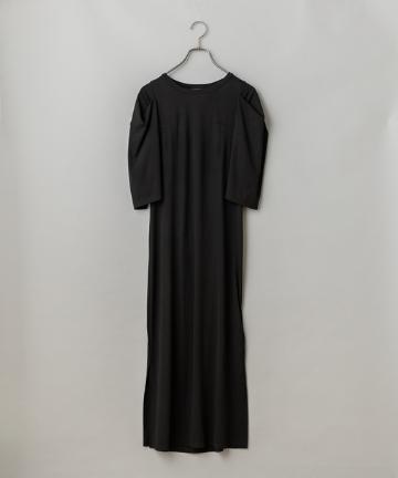 バックデザインカットワンピース