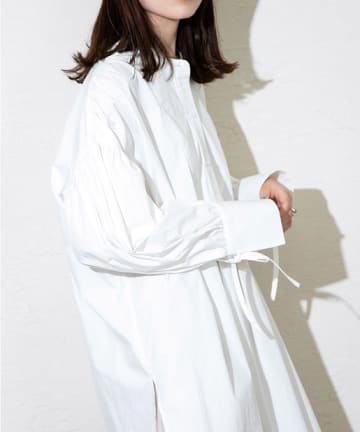 バックスリットヘンリーシャツ
