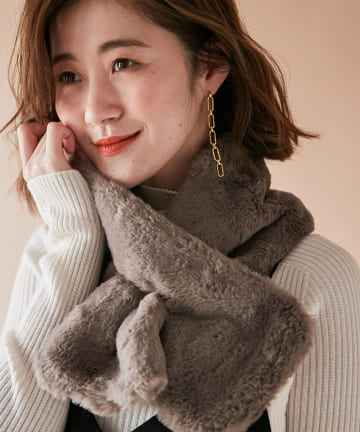 【顔周りに華やぎを与えてくれる】エコファーミニマフラー