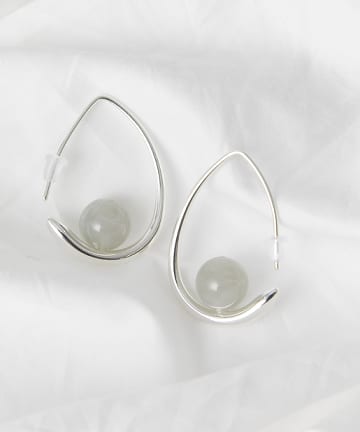 シズクアクリルピアス
